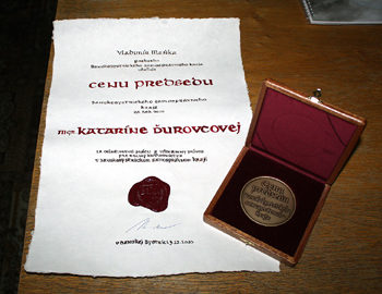 Cena predsedu BBSK udelená Mgr. Kataríne Ďurovcovej - riaditeľke Krajskej knižnice Ľ. Štúra vo Zvolene v decembri 2010